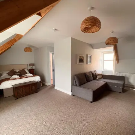 Inn Selkies Nqy